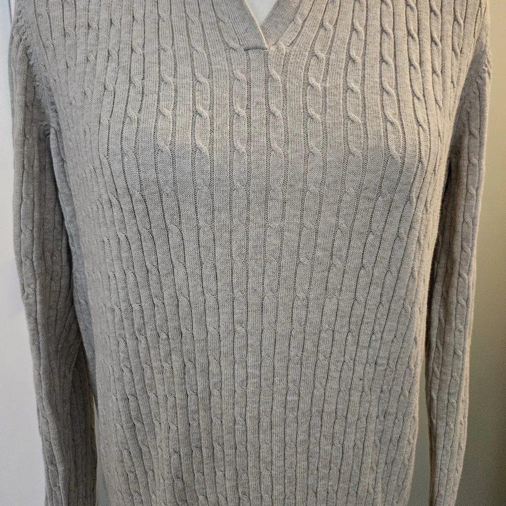 Kim Rogers Women's Size Medium Classic Cable Knit Sweater in Beige Collar V-Neck - Picture 11 of 15